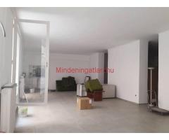 Kiadó 880nm-es üzlethelység