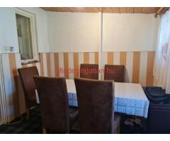 Kiskunhalas belvárosi galériás lakás garázzsal eladó!