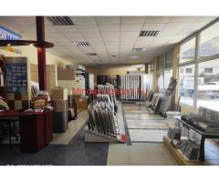 Kiskunhalas 53-as főút mentén bejáratott üzletház eladó!