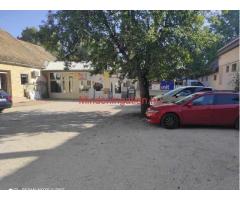 Kiskunhalas 53-as főút mentén bejáratott üzletház eladó!